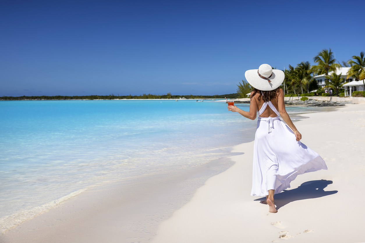 Walk on the beach Harbour island